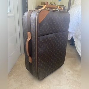 VINTAGE LOUIS VUITTON CARRY ON
